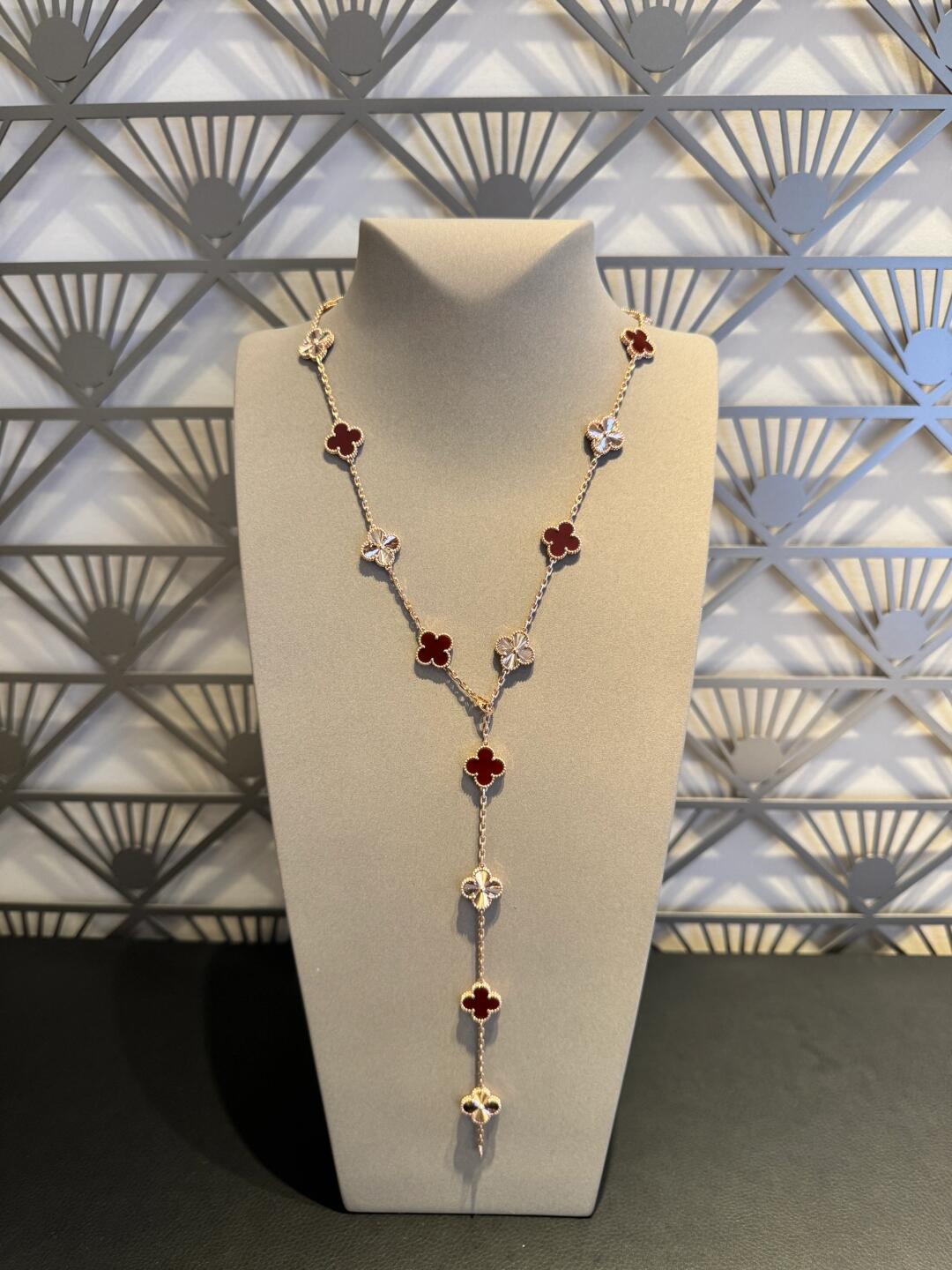 [Love's Uplift]CLOVER 20 MOTIFS LASER CARNELIAN NECKLACE
