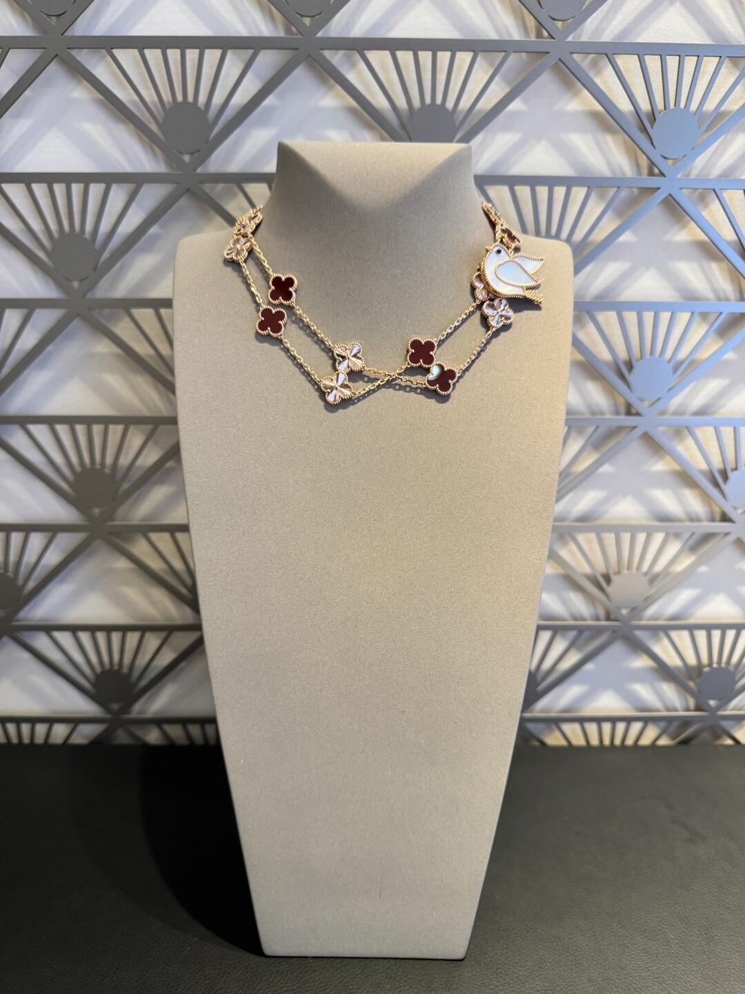 [Love's Uplift]CLOVER 20 MOTIFS LASER CARNELIAN NECKLACE