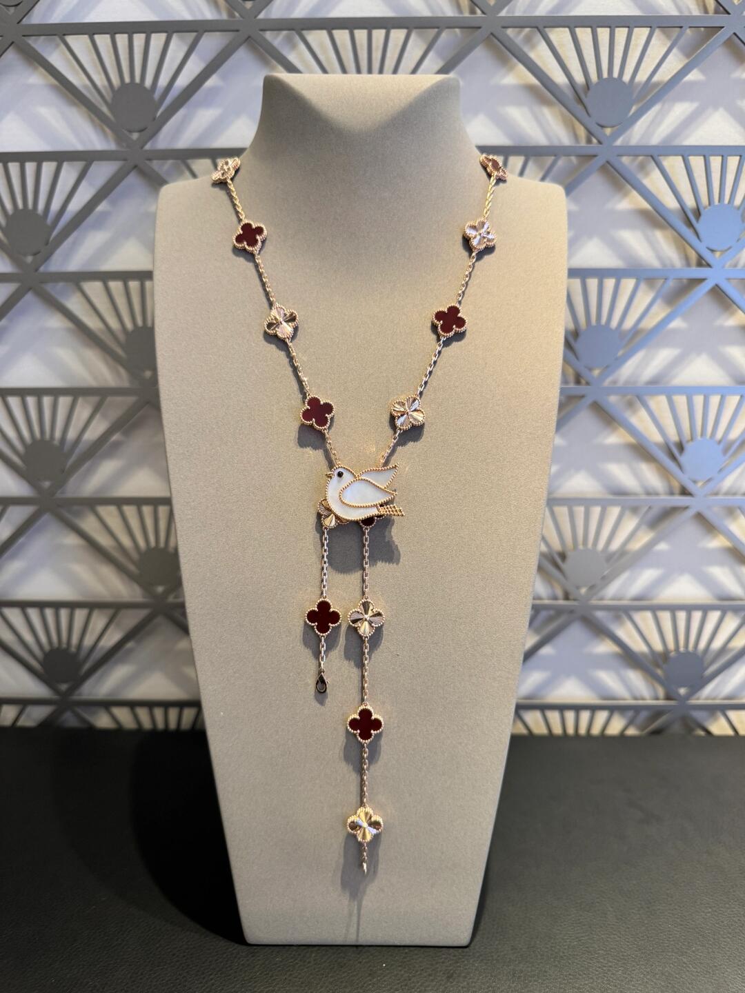 [Love's Uplift]CLOVER 20 MOTIFS LASER CARNELIAN NECKLACE