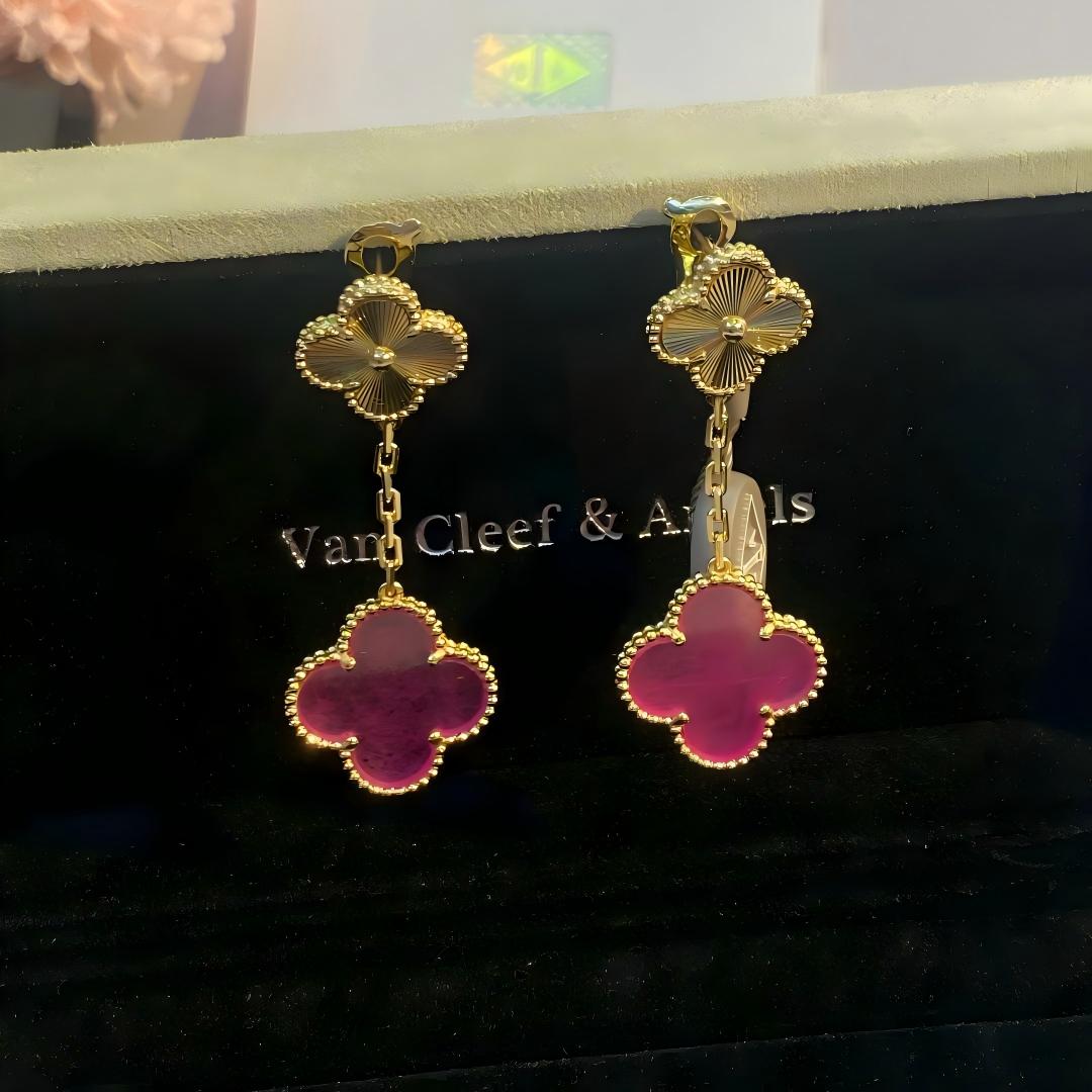 [Love's Uplift]NEW CLOVER 2 MOTIF PINK ENAMEL EARRINGS