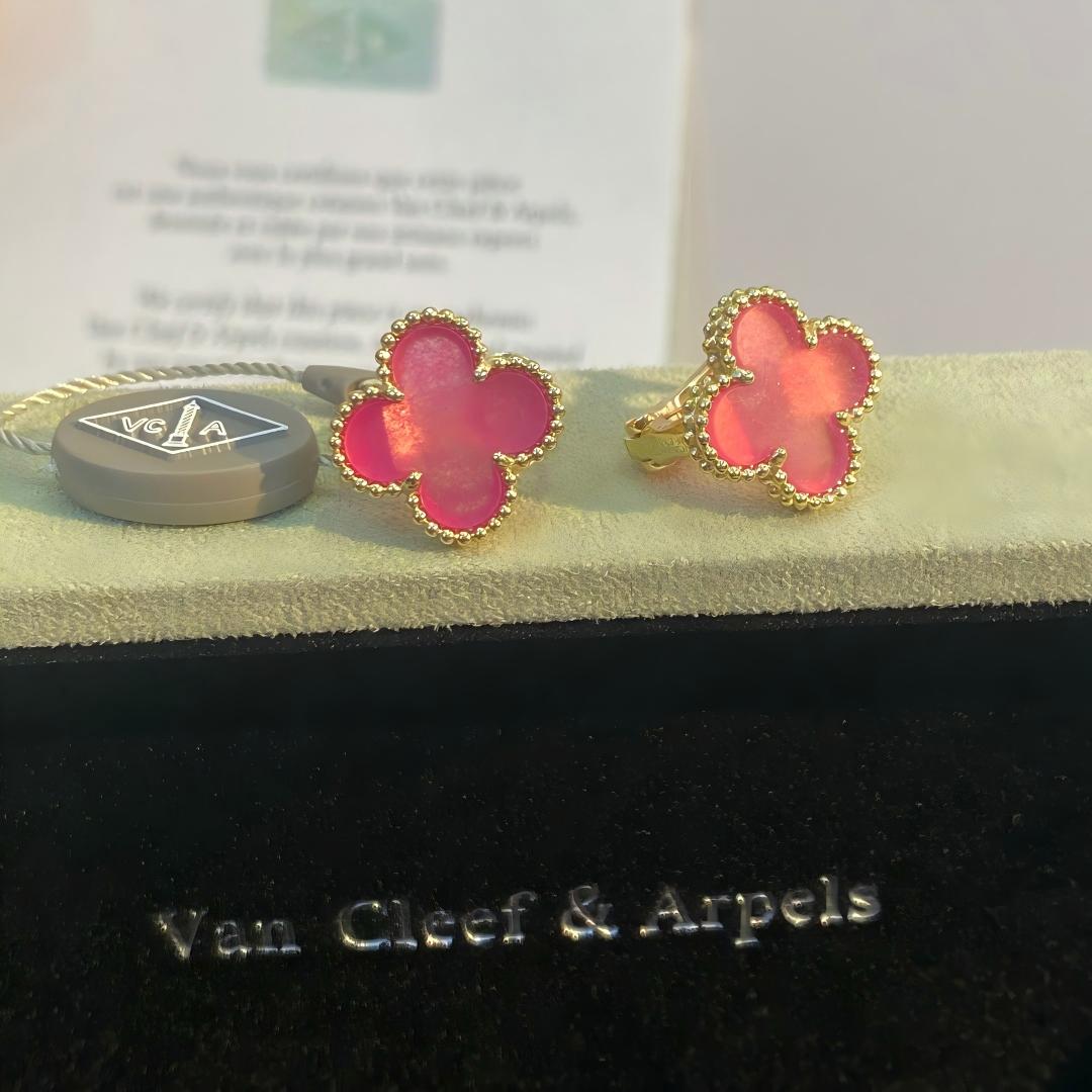 [Love's Uplift]NEW CLOVER 1 MOTIF PINK ENAMEL STUD EARRINGS