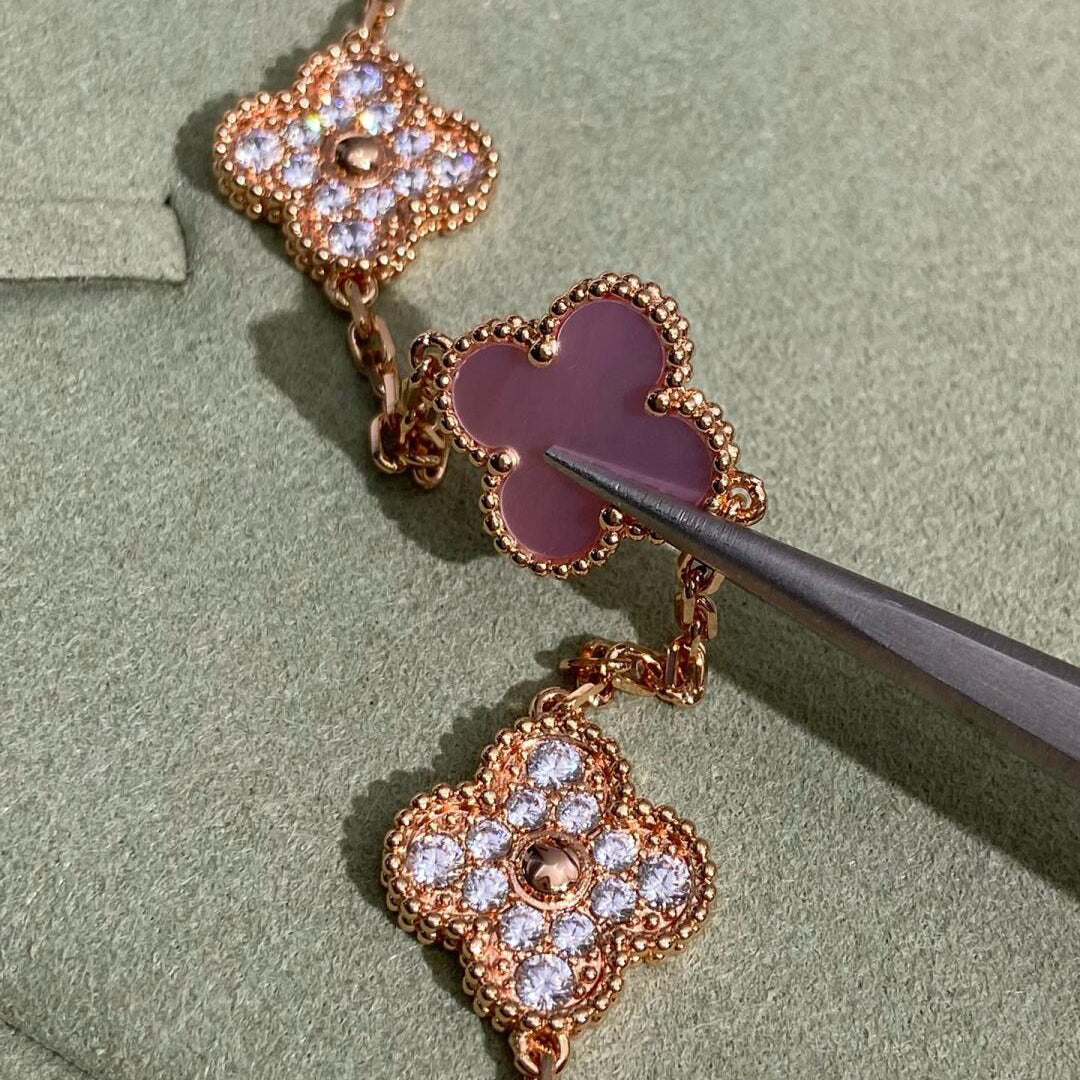 [Love's Uplift]CLOVER 10 MOTIFS DIAMOND PINK MOP NECKLACE