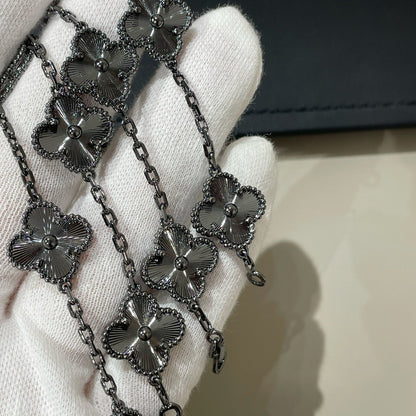 [Love's Uplift]CLOVER 5 MOTIF BLACK BRACELET