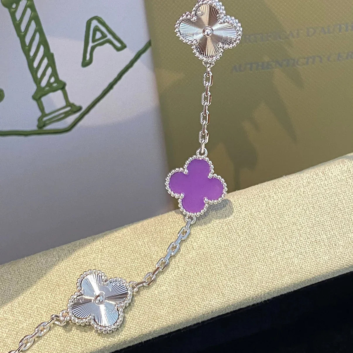 [Love's Uplift] CLOVER 5 MOTIF VIOLET BRACELET COLLECTION