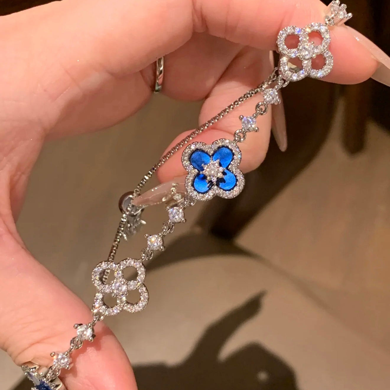 [Love's Uplift]CLOVER 5 MOTIF PINK BLUE RED WHITE BRACELET