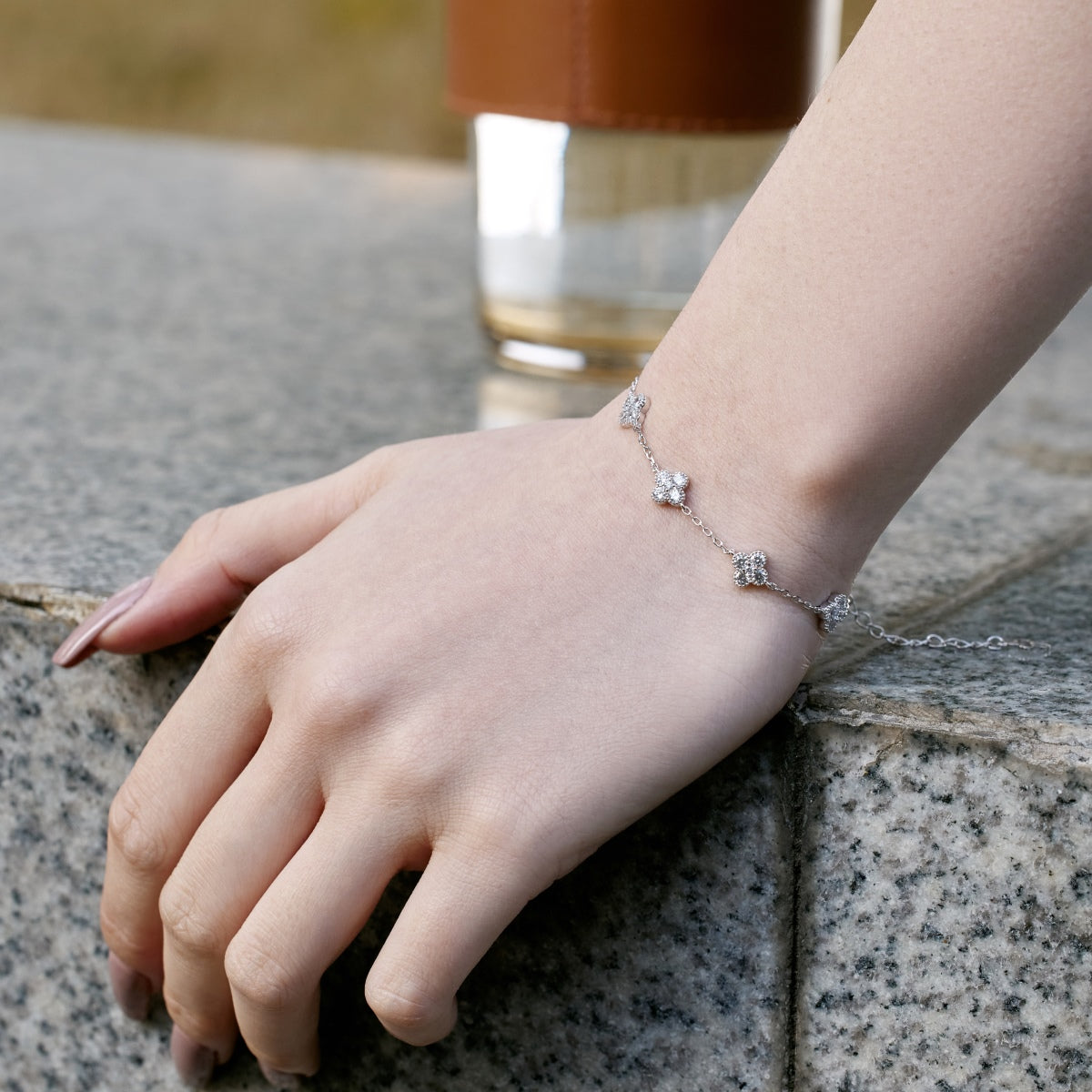 [Love's Uplift]Four-Leaf Clover Hollow Butterfly Bracelet