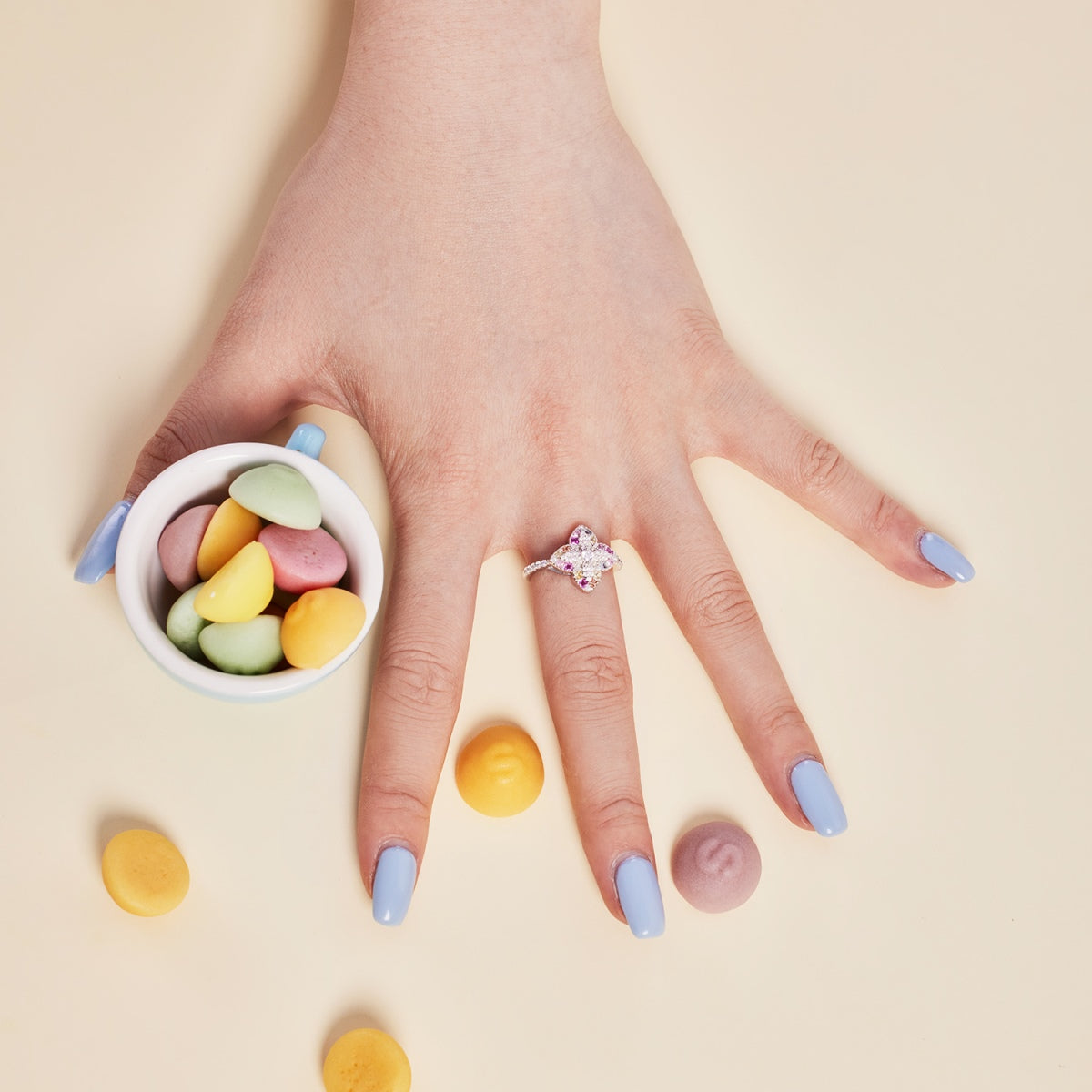[Love's Uplift]Luxurious Colorful Flower Shape Banquet Ring