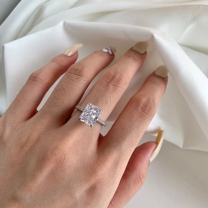 [Love's Uplift]4.0 Carat Luxurious Engagement Ring