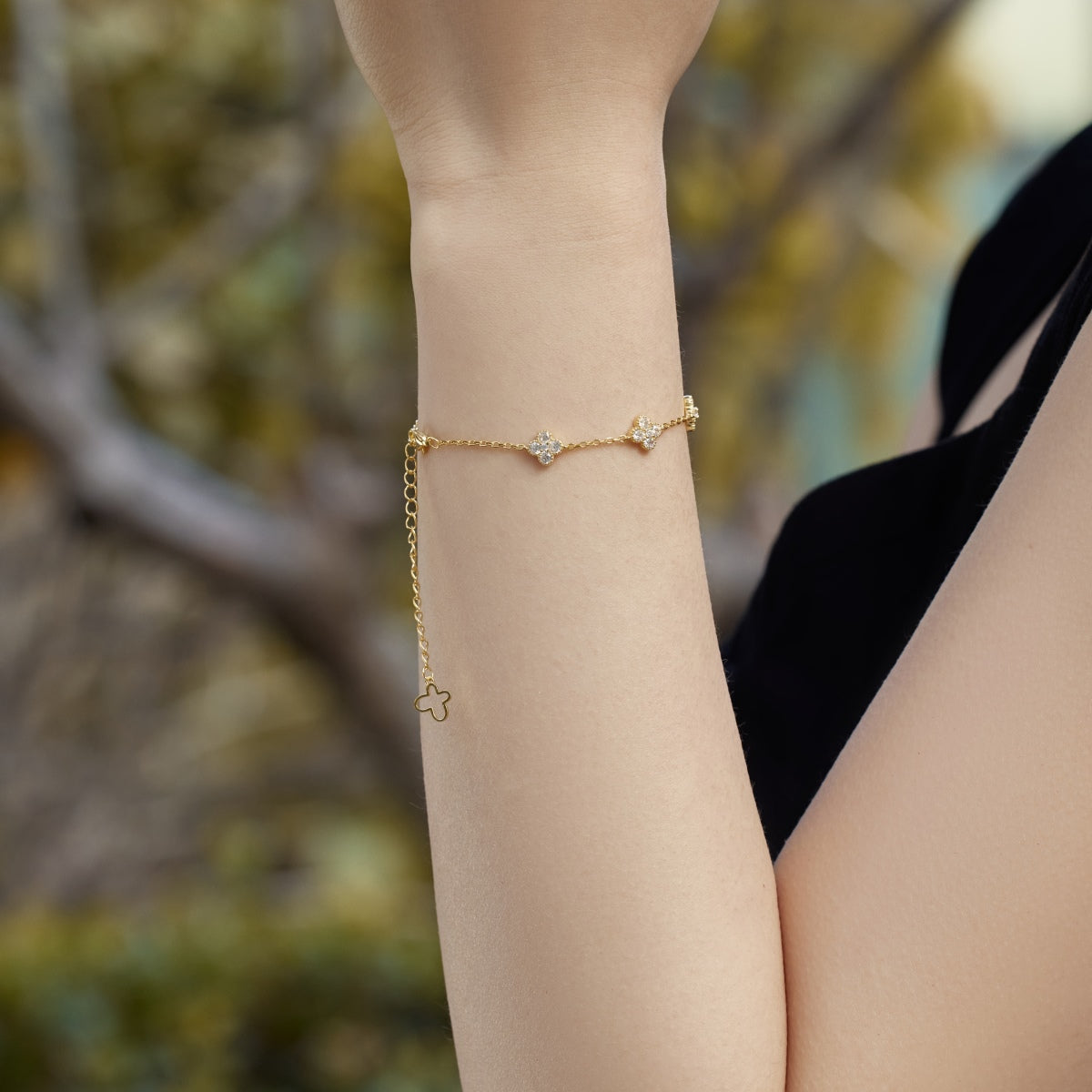 [Love's Uplift]Four-Leaf Clover Hollow Butterfly Bracelet