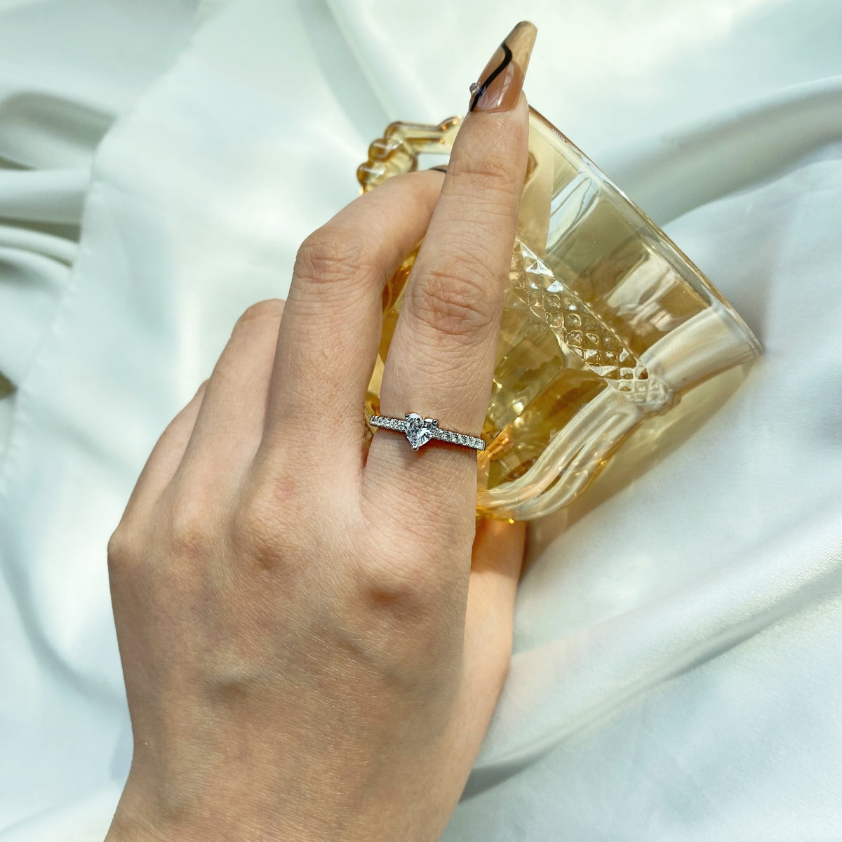 [Love's Uplift]0.5 Carat CaratEternity Charming Heart Shape Lover Ring