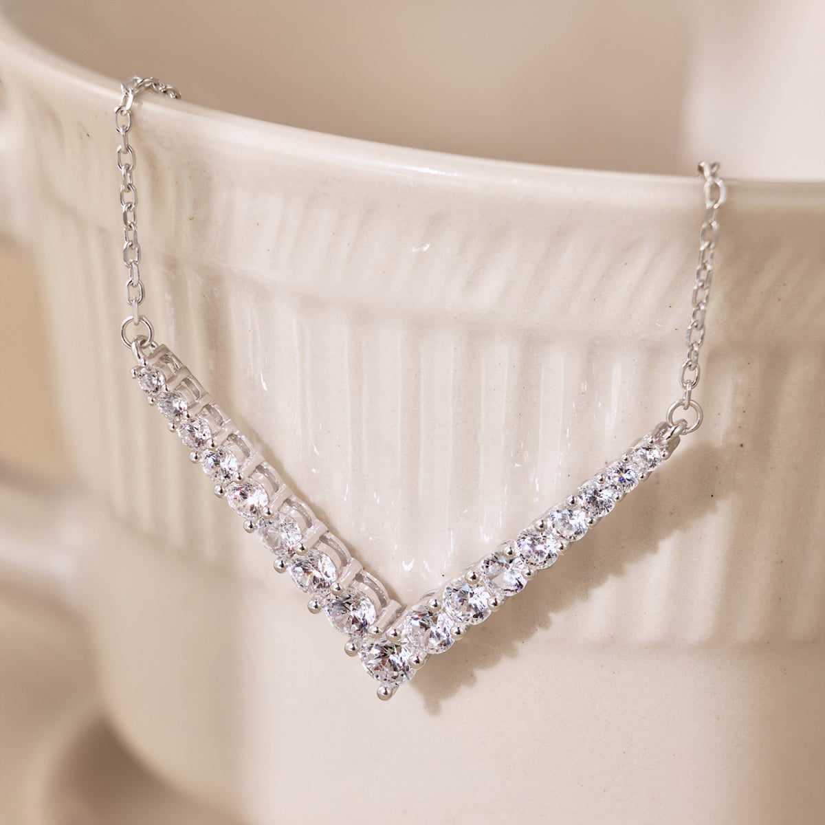 [Love's Uplift]Ornate Round Cut Necklace
