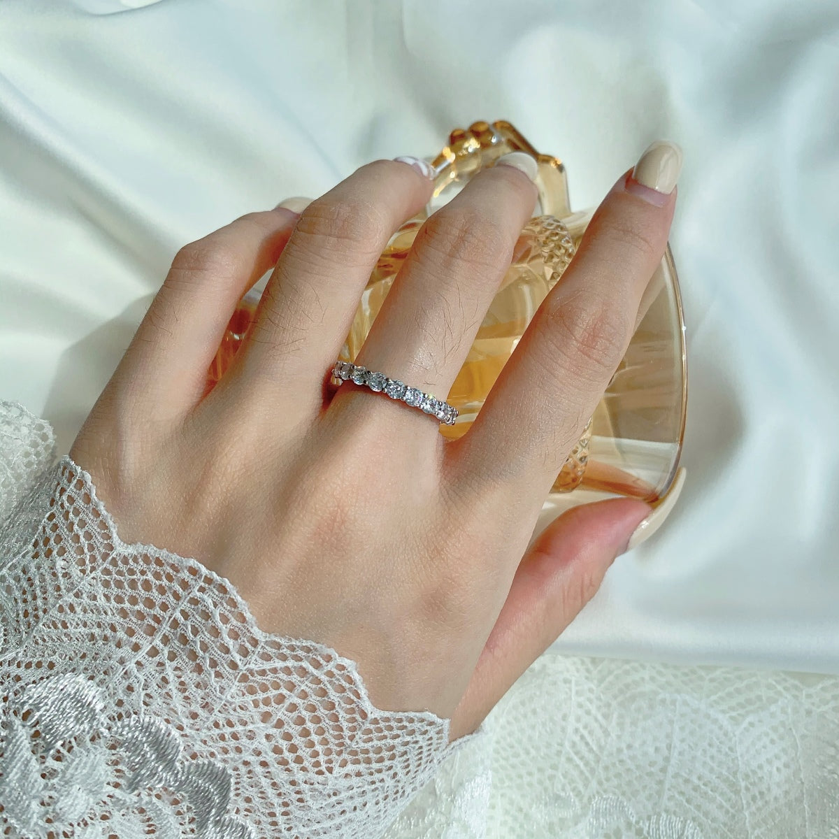 [Love's Uplift]Sparkling Round Cut Tennis Ring