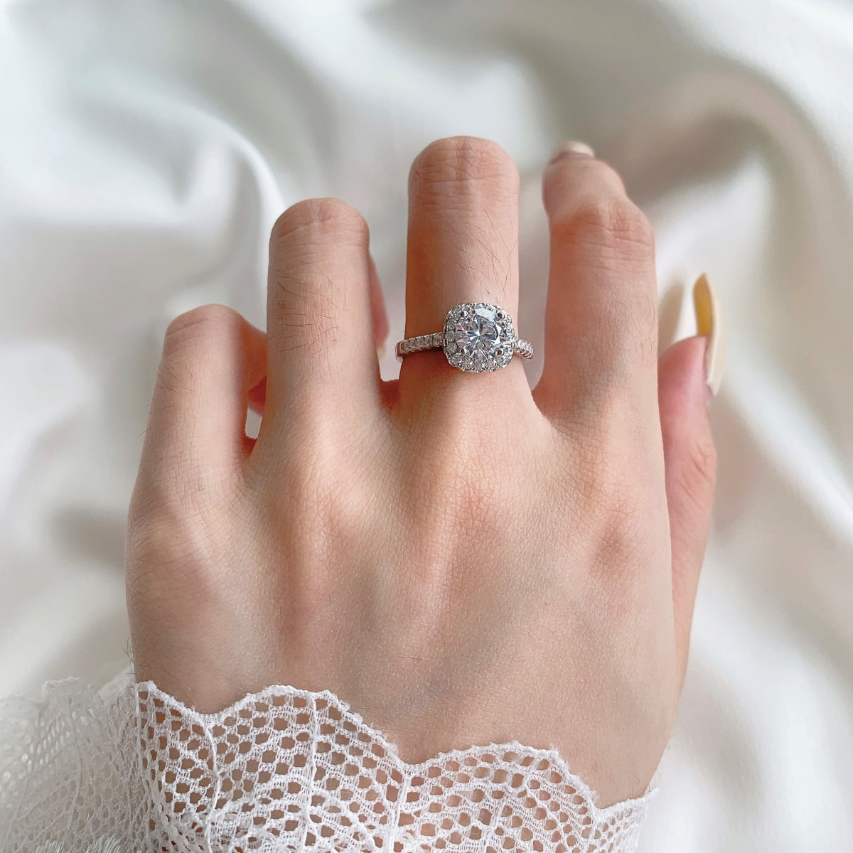 [Love's Uplift]Dazzling Resplendent Round Cut Wedding Ring