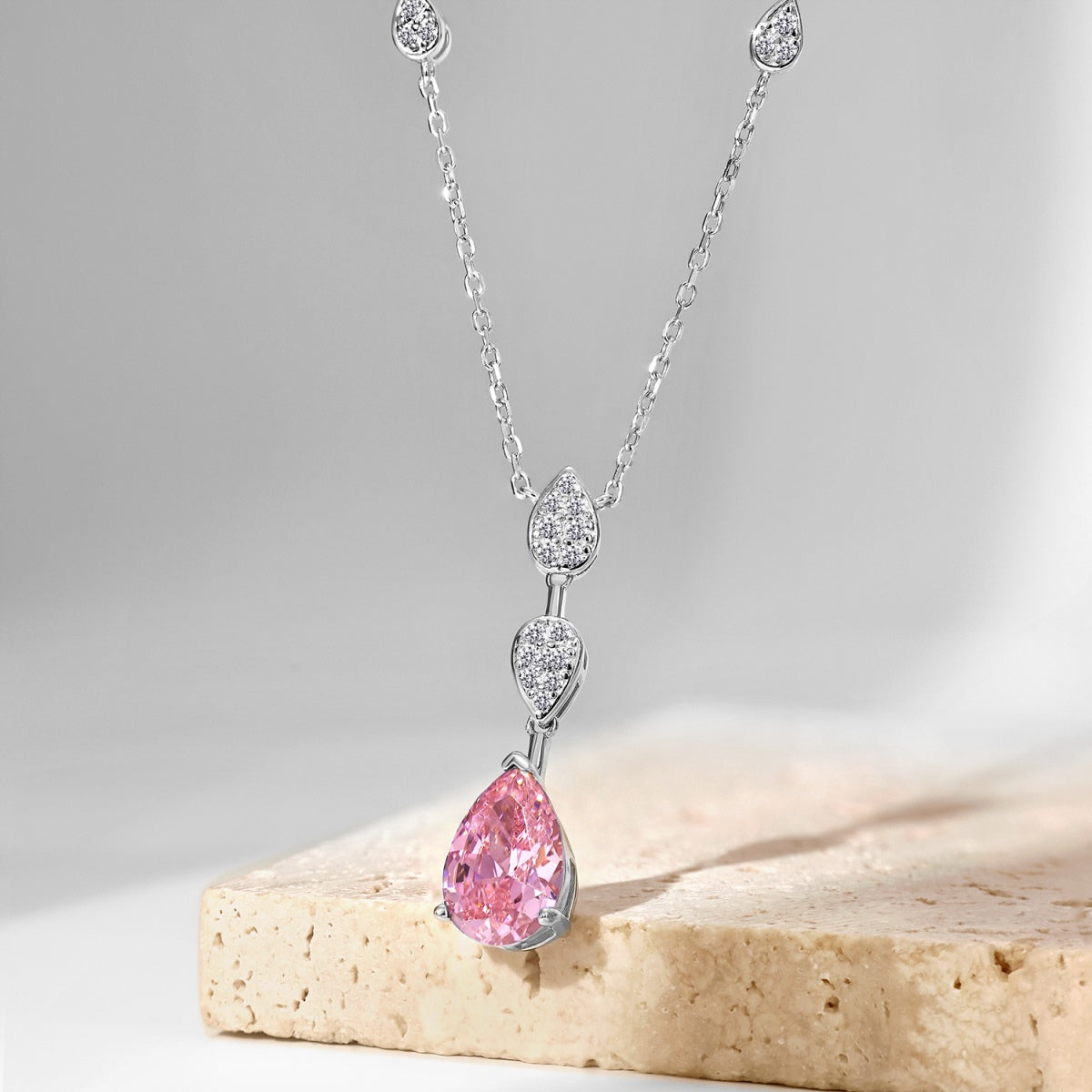 [Love's Uplift]Dazzling Pear Cut Necklace