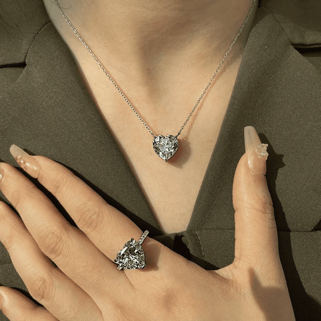 [Love's Uplift]6.0 carat Radiant Heart Shape Necklace