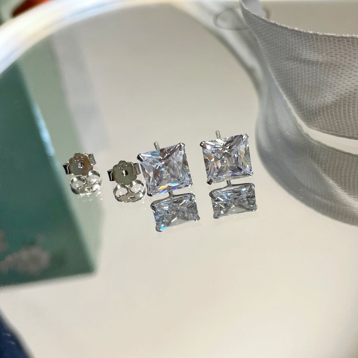 [Love's Uplift]Ornate Square Shape Earrings