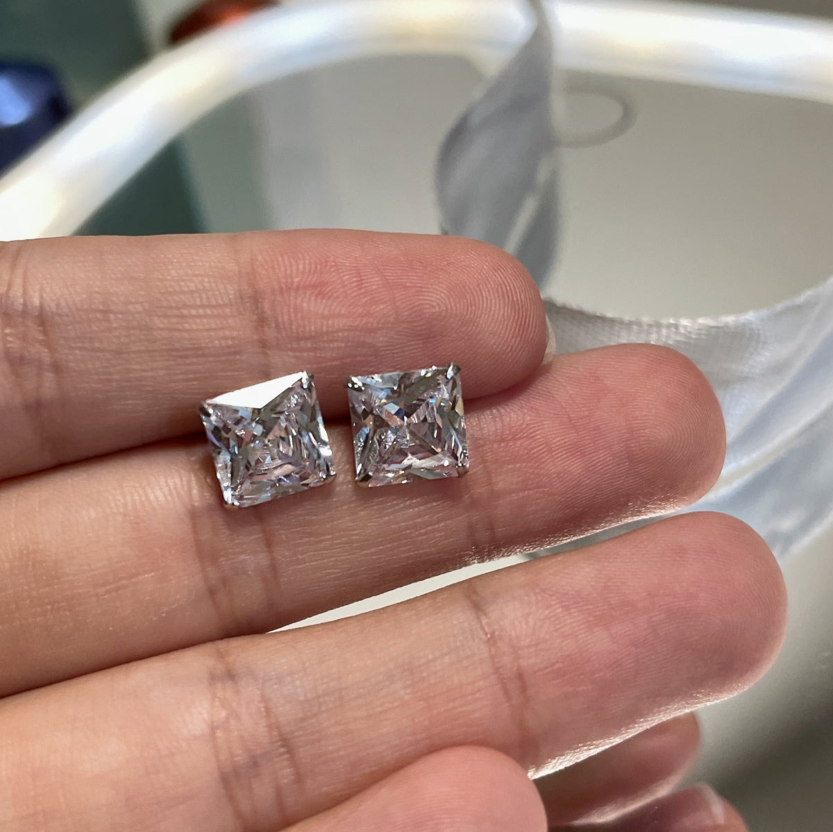 [Love's Uplift]Ornate Square Shape Earrings