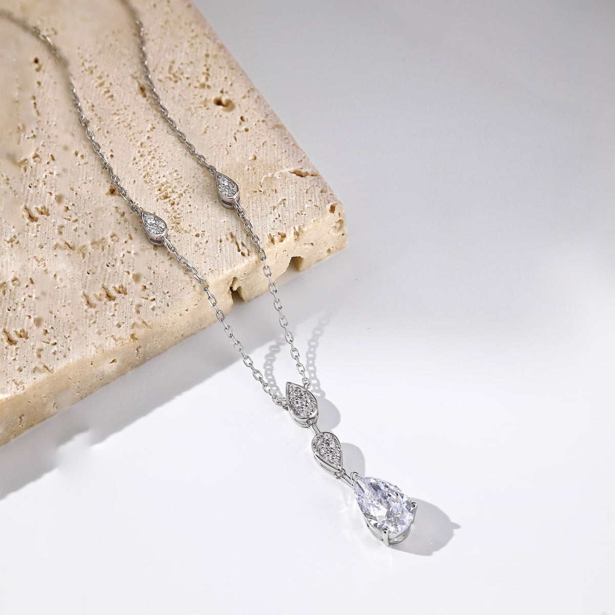 [Love's Uplift]Dazzling Pear Cut Necklace