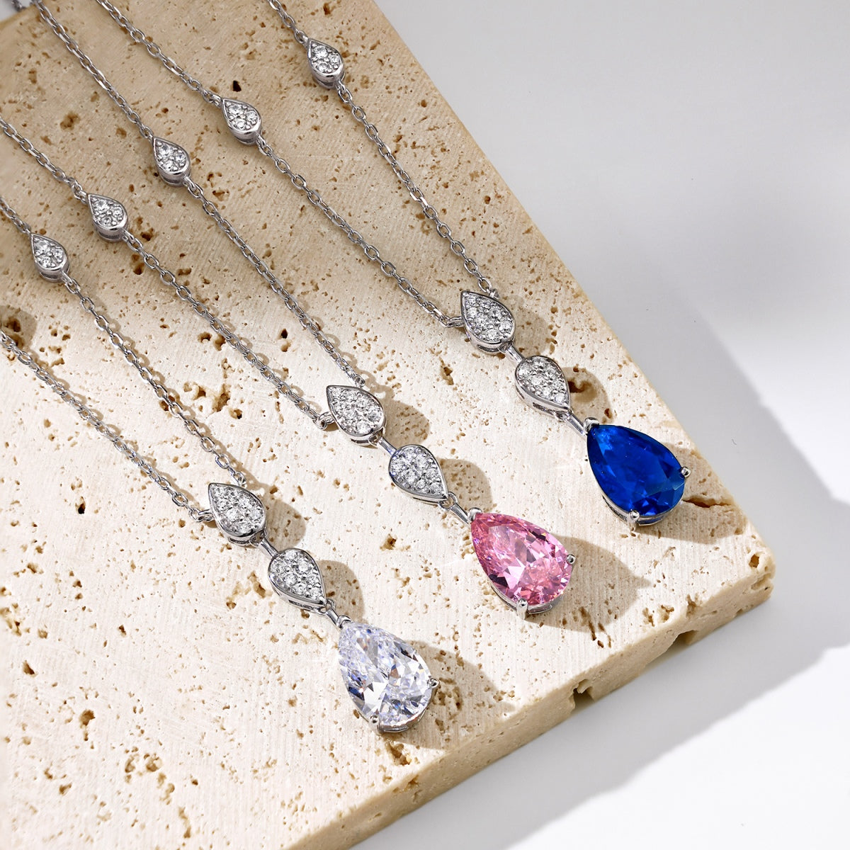 [Love's Uplift]Dazzling Pear Cut Necklace