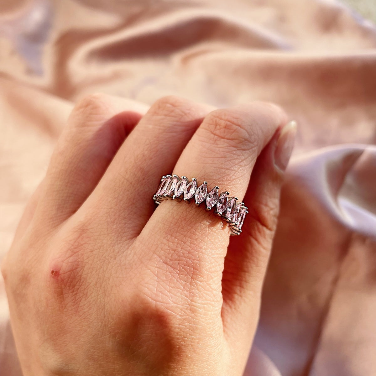[Love's Uplift]Gorgeous Marquise Cut Tennis Ring