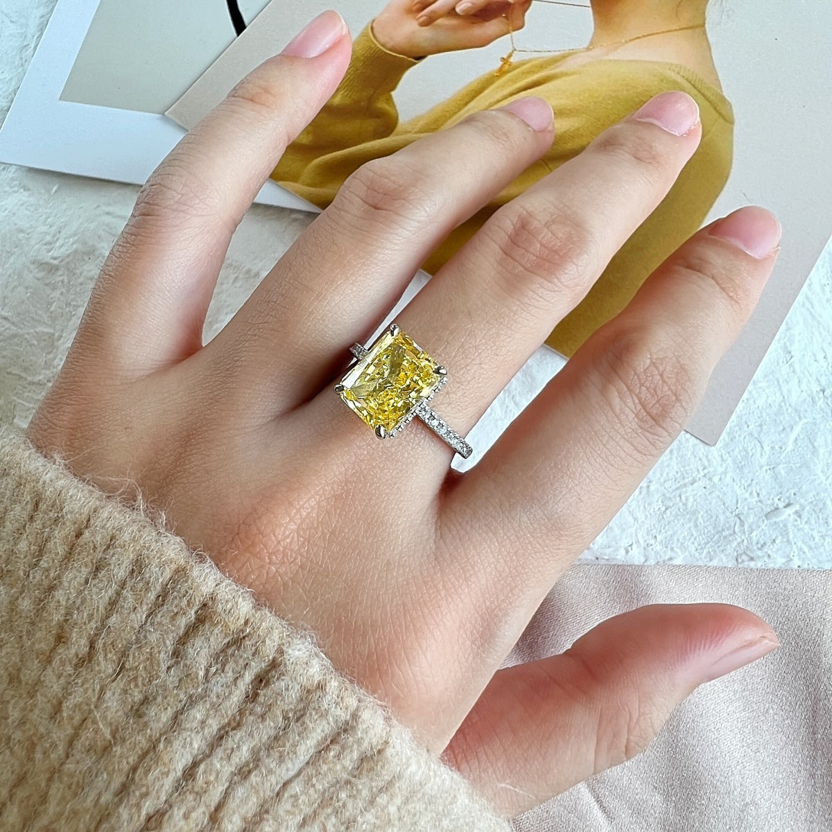 [Love's Uplift]4.0 Carat Luxurious Engagement Ring