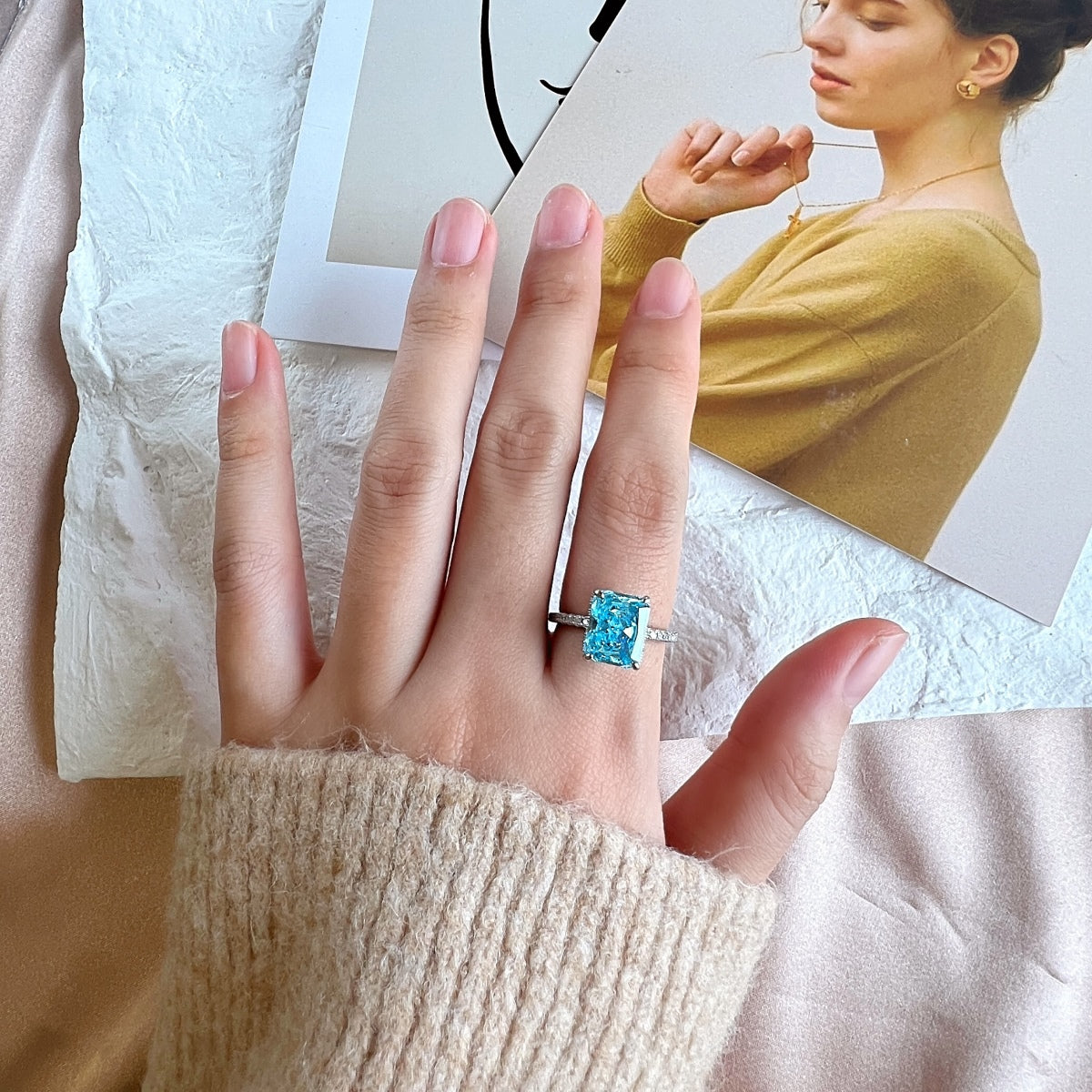 [Love's Uplift]4.0 Carat Luxurious Engagement Ring