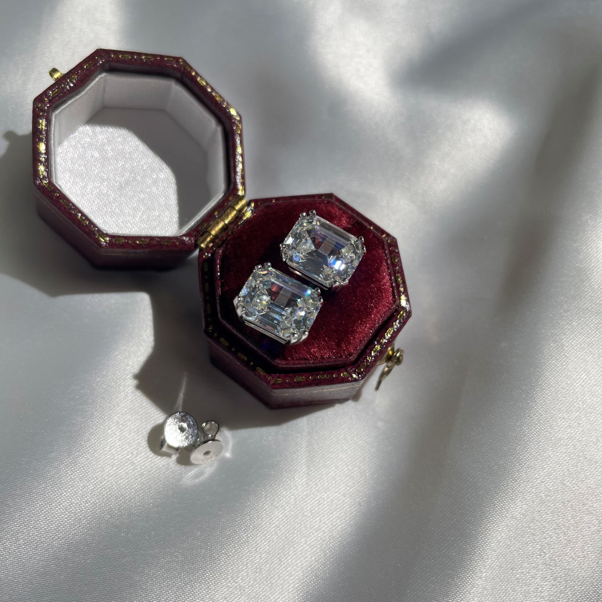 [Love's Uplift]Dazzling Square Shape Earrings
