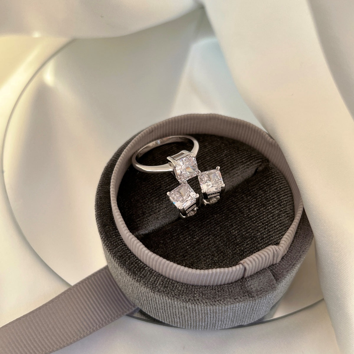 [Love's Uplift]1.0 Carat Radiant Princess Cut Wedding Earrings