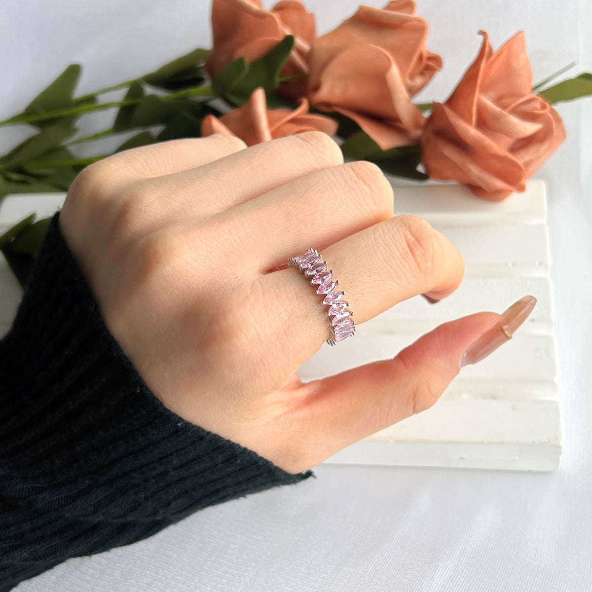 [Love's Uplift]Gorgeous Marquise Cut Tennis Ring