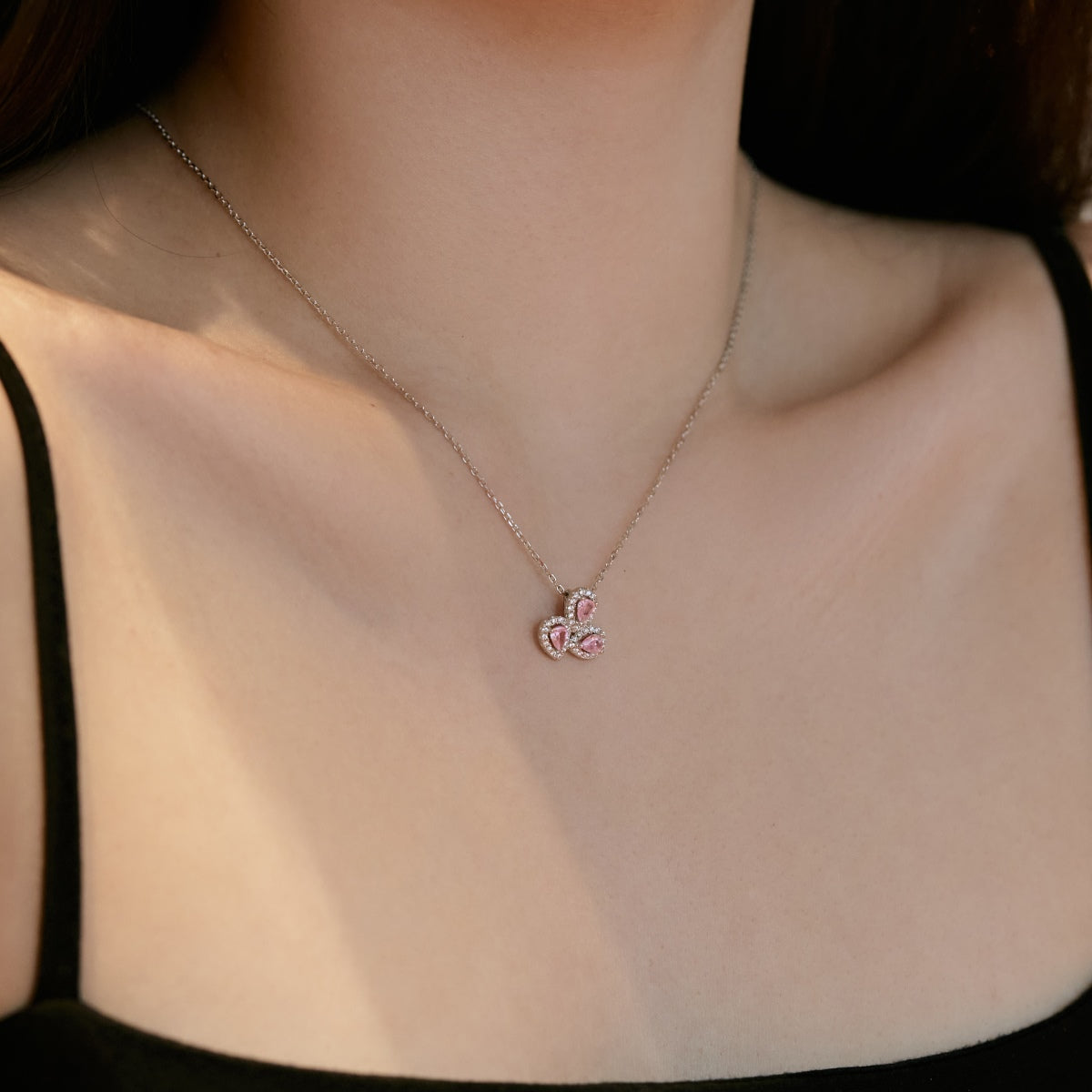 [Love's Uplift]Elegant Flower Shape Pear Cut Necklace