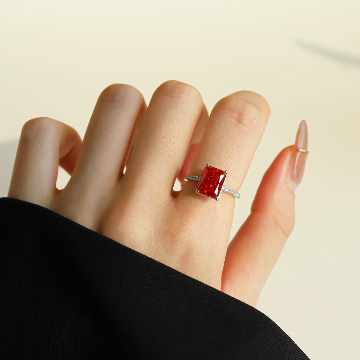 [Love's Uplift]4.0 Carat Luxurious Engagement Ring