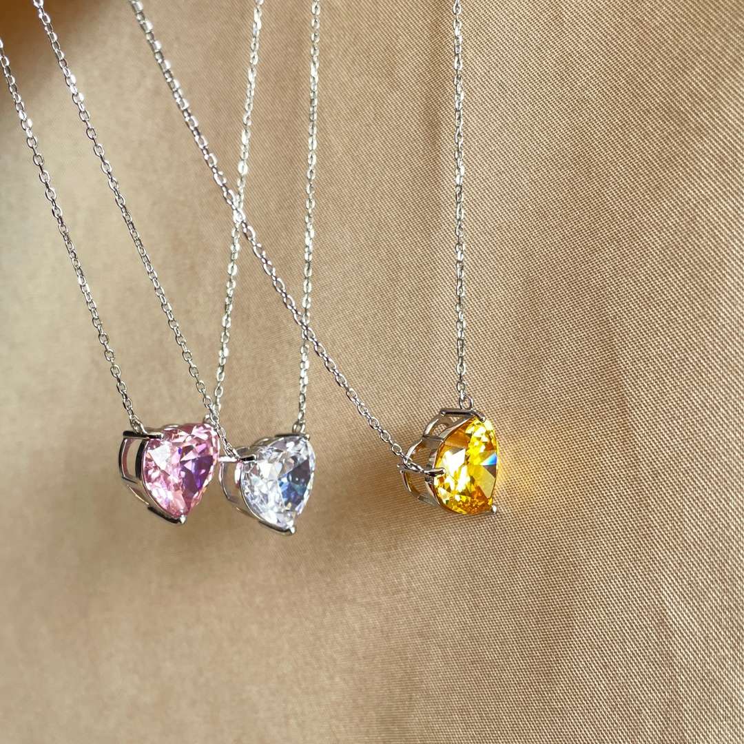 [Love's Uplift]6.0 carat Radiant Heart Shape Necklace