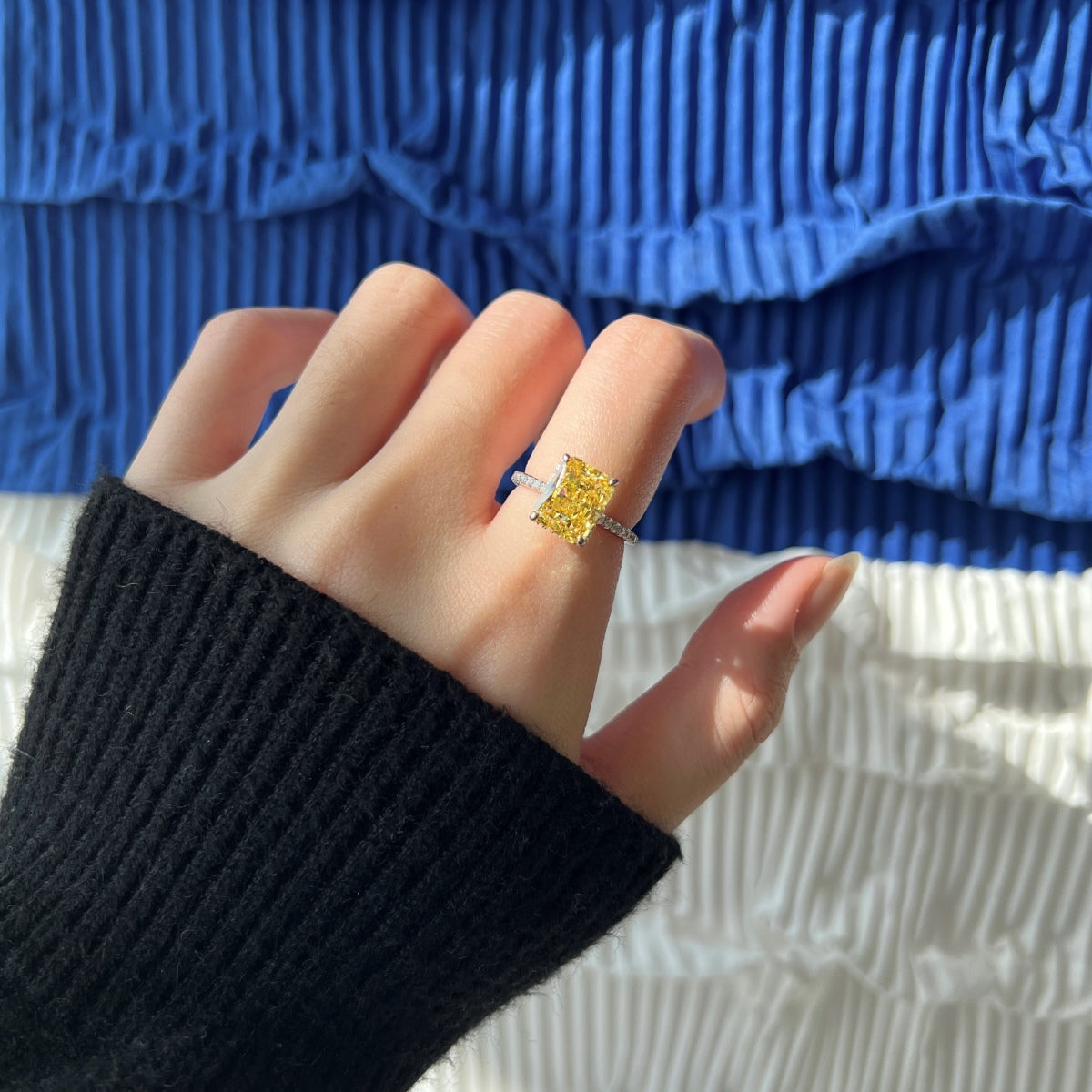 [Love's Uplift]4.0 Carat Luxurious Engagement Ring