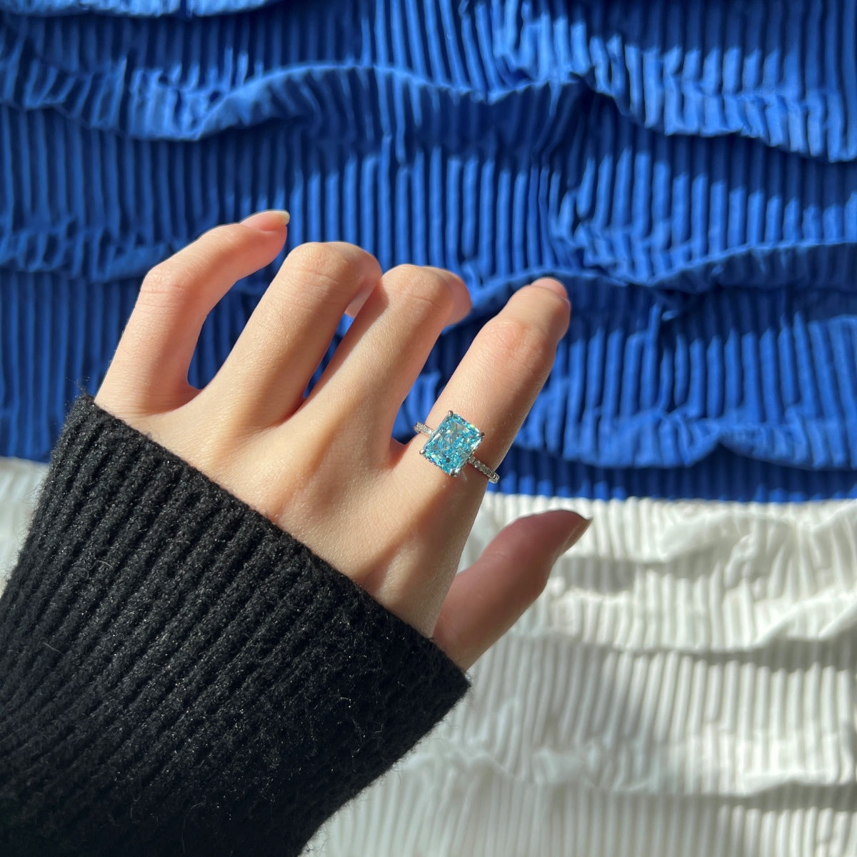 [Love's Uplift]4.0 Carat Luxurious Engagement Ring