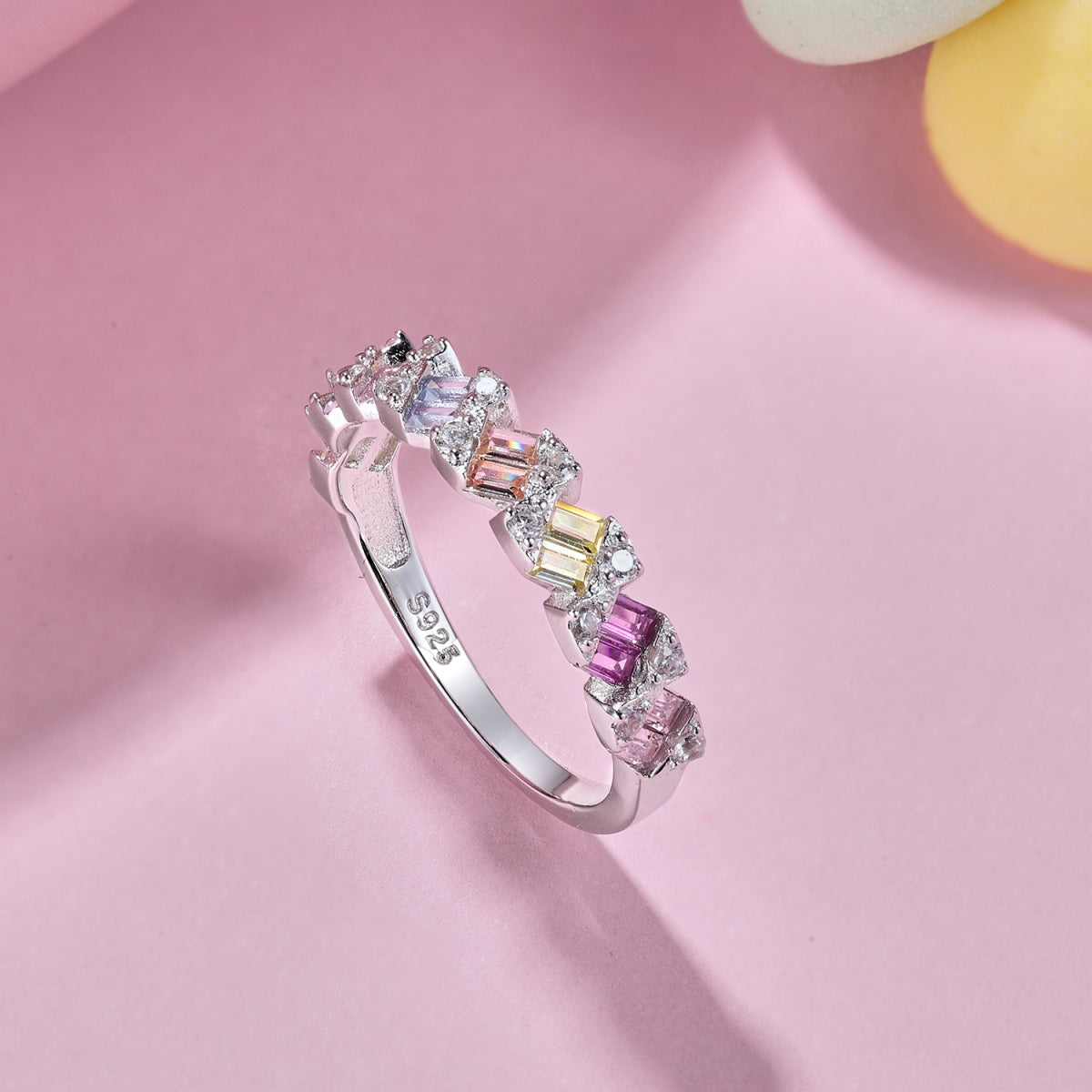 [Love's Uplift]Delicate Vibrant Emerald Cut Daily Ring