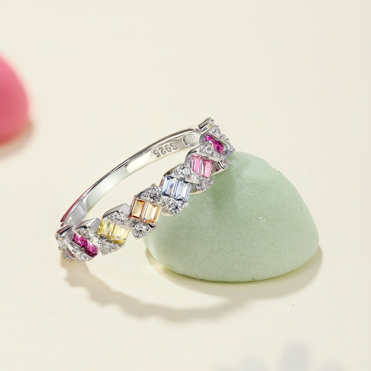 [Love's Uplift]Delicate Vibrant Emerald Cut Daily Ring