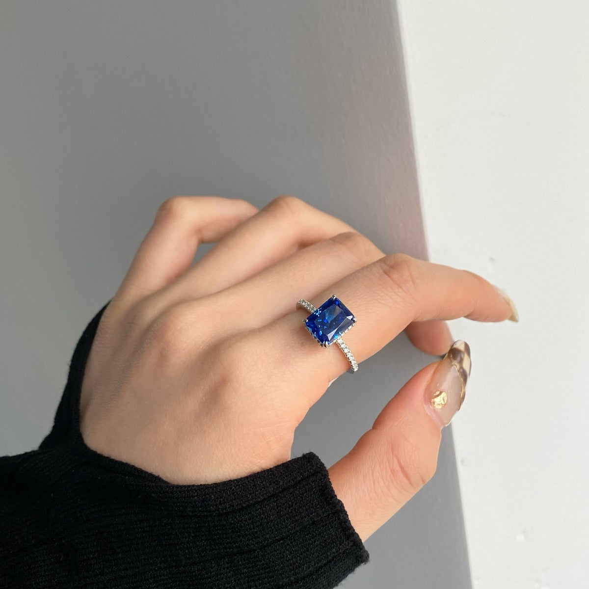 [Love's Uplift]4.0 Carat Luxurious Engagement Ring