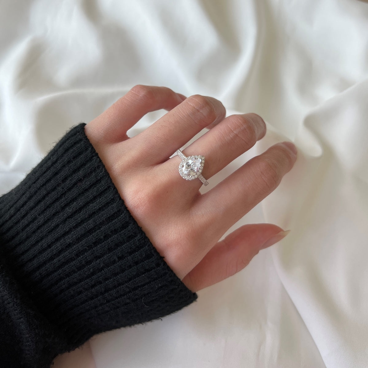 [Love's Uplift]1.0 Carat Luxurious Resplendent Water Drop Shape Wedding Ring