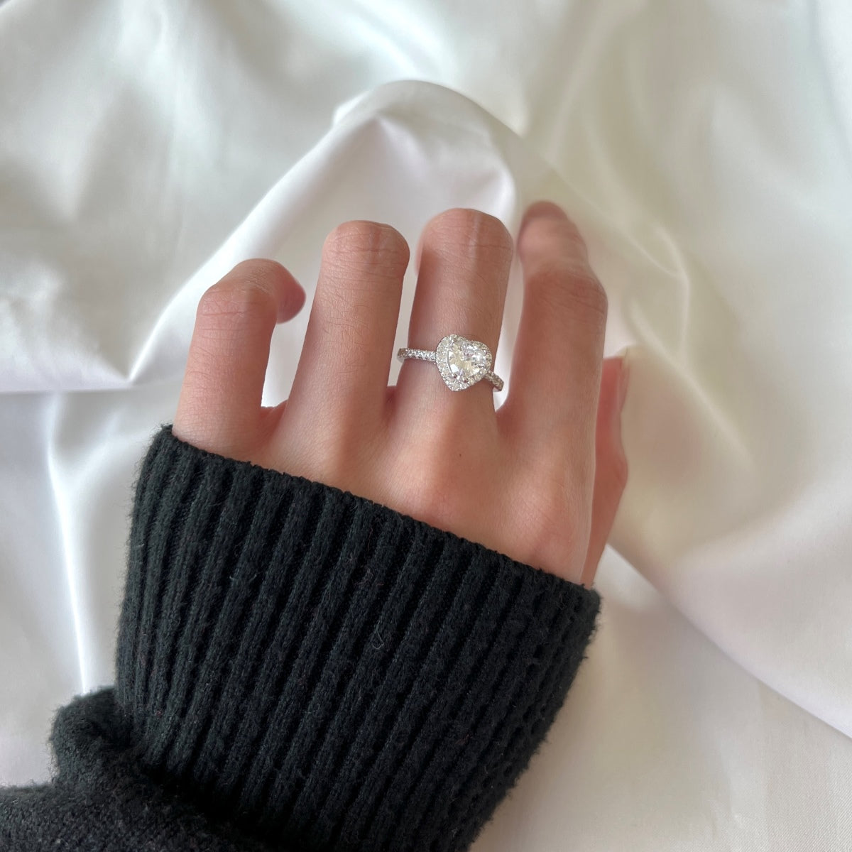 [Love's Uplift]Eternity Splashy Romantic Heart Shape Lover Ring
