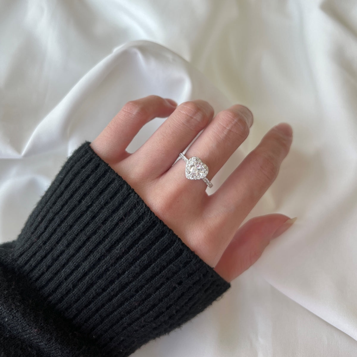 [Love's Uplift]Eternity Splashy Romantic Heart Shape Lover Ring
