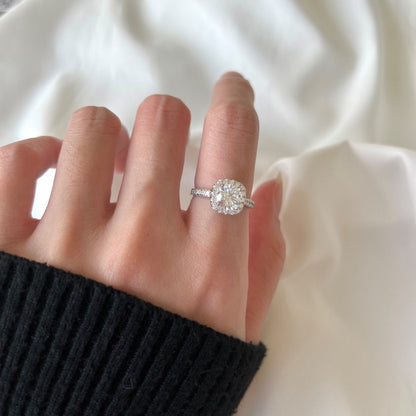 [Love's Uplift]Dazzling Resplendent Round Cut Wedding Ring