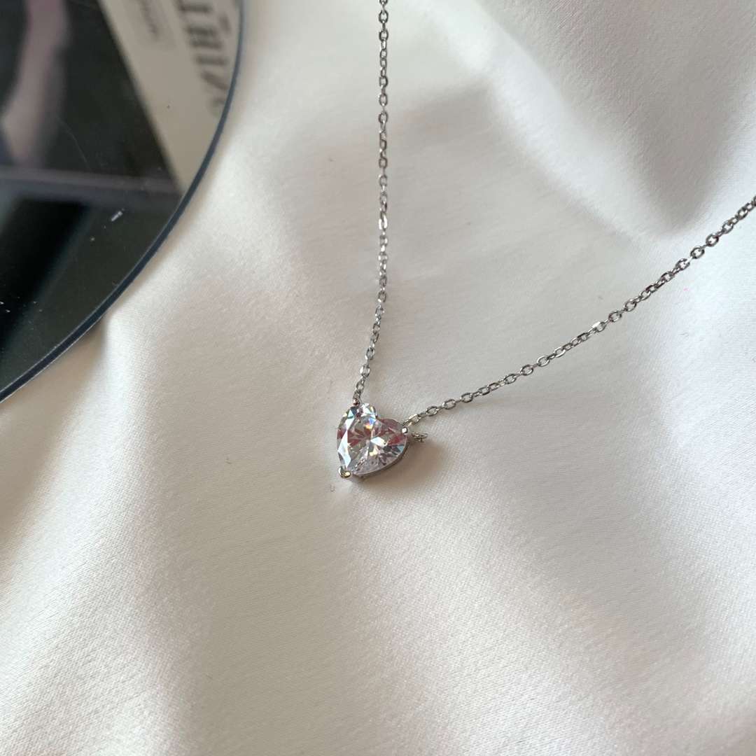 [Love's Uplift]Heart Shape Main Stone Pendant Collarbone Necklace