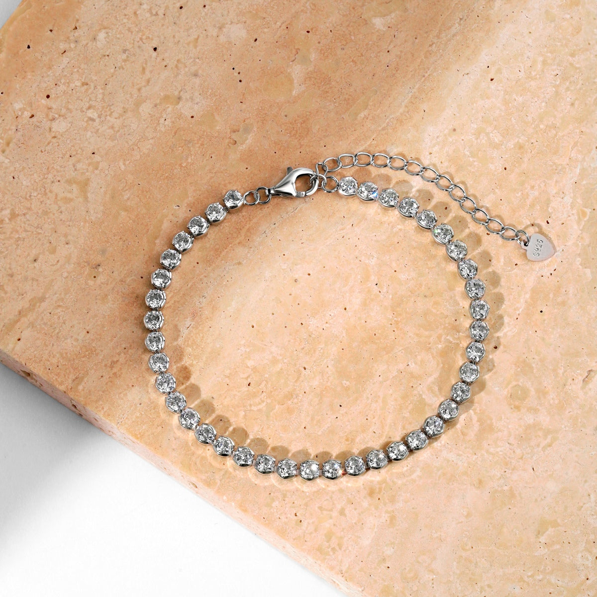 [Love's Uplift]Ornate  Sparkling Round Cut Daily Bracelet