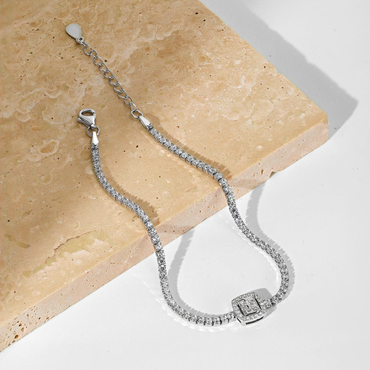 [Love's Uplift]Luxurious Dazzling Square Shape Banquet Bracelet