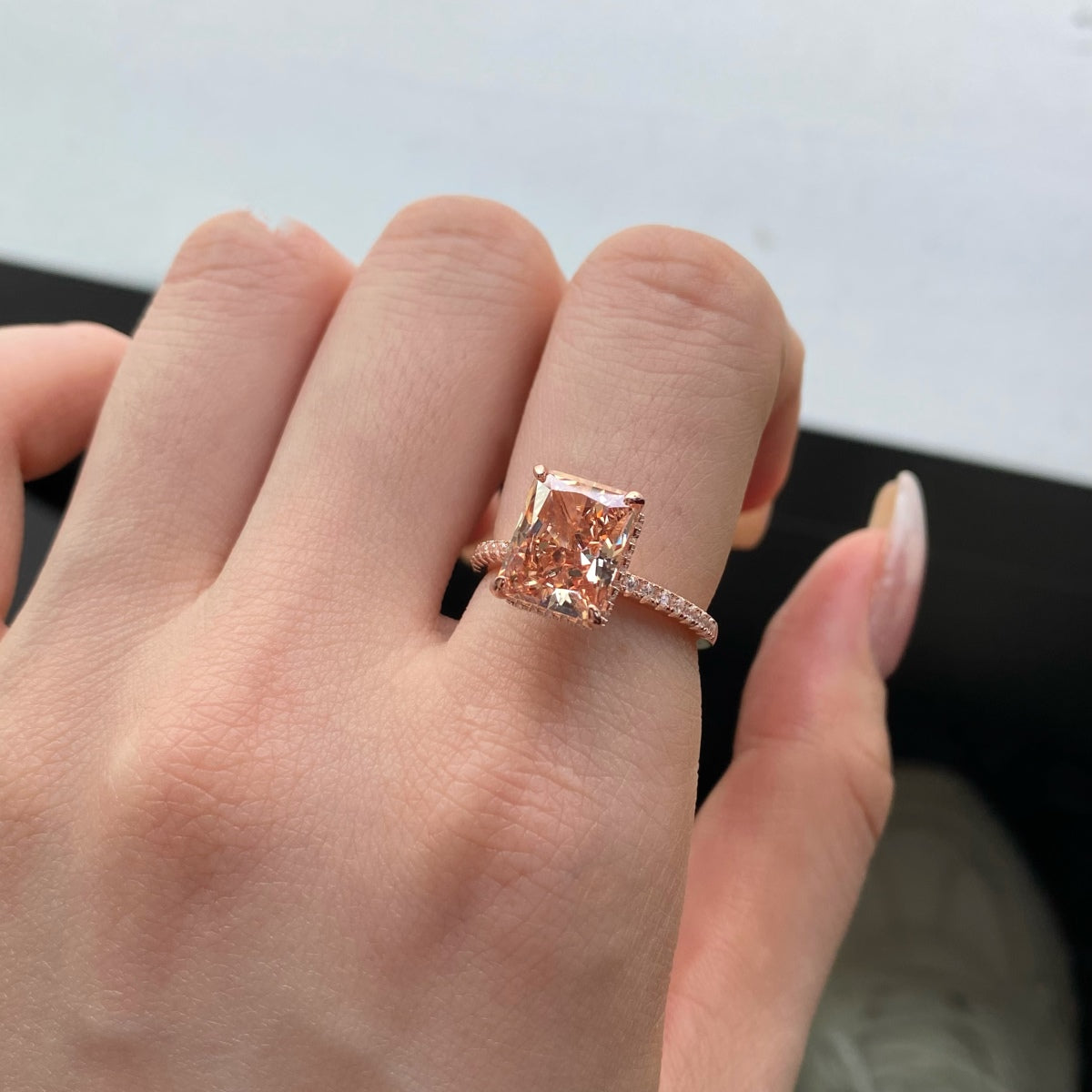 [Love's Uplift]4.0 Carat Luxurious Engagement Ring