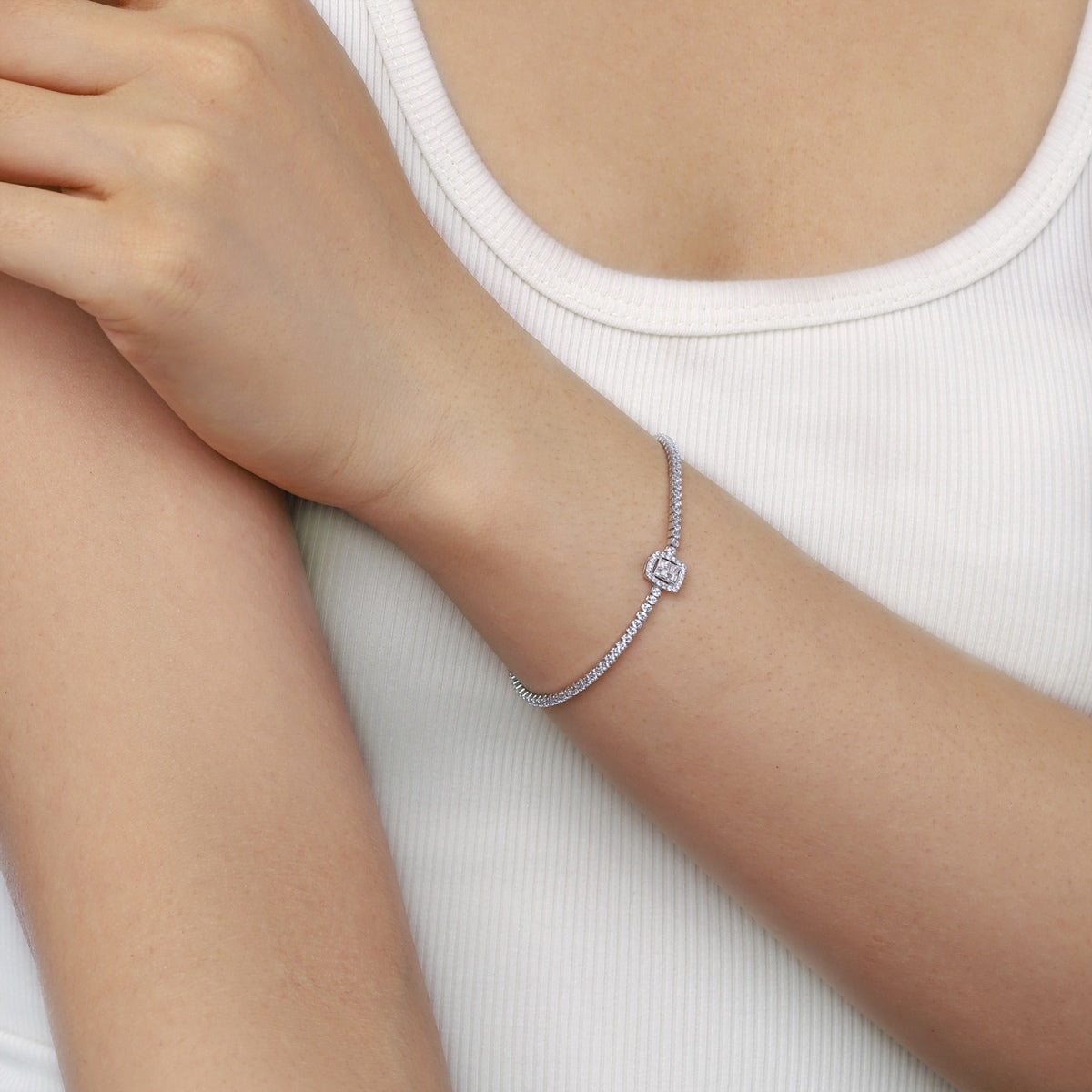 [Love's Uplift]Luxurious Dazzling Square Shape Banquet Bracelet