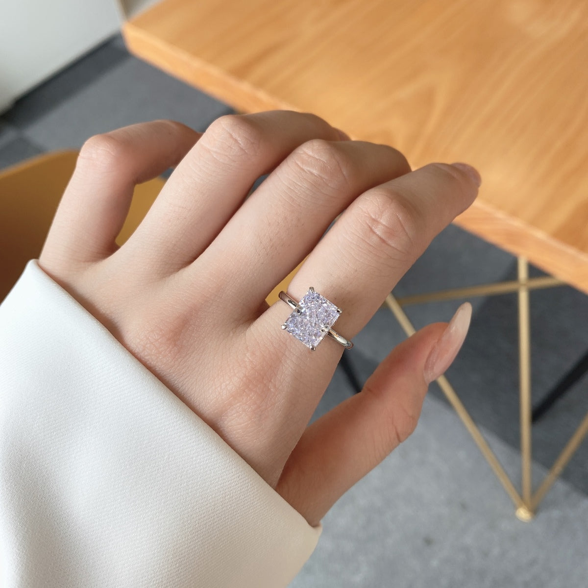 [Love's Uplift]4.0 Carat Ornate Enchanting Radiand Cut Banquet Ring