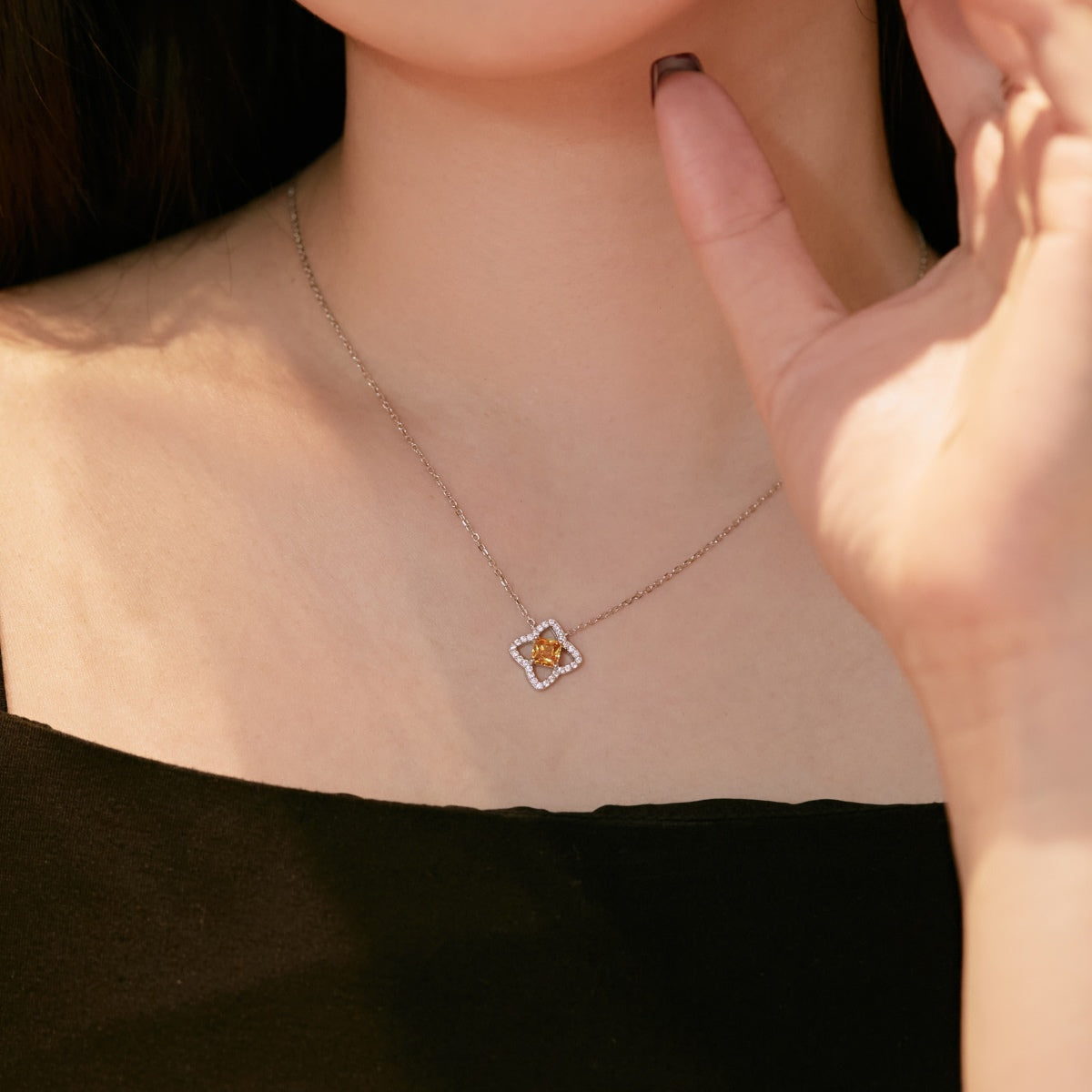 [Love's Uplift]Exquisite Flower Shape Princess Cut Necklace