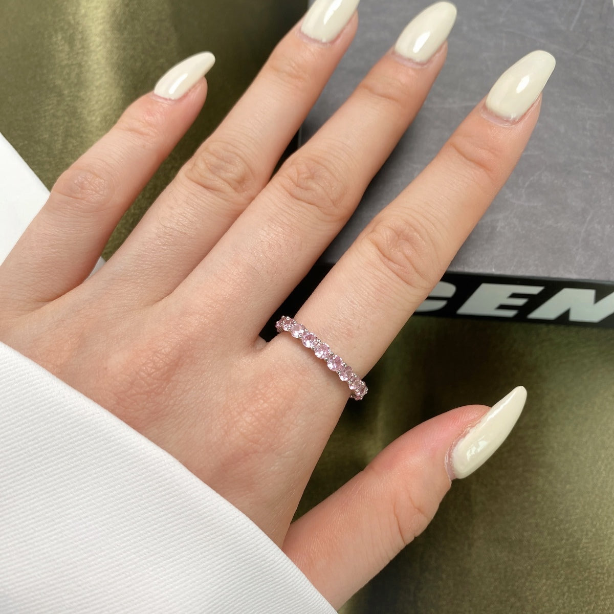 [Love's Uplift]Sparkling Round Cut Tennis Ring