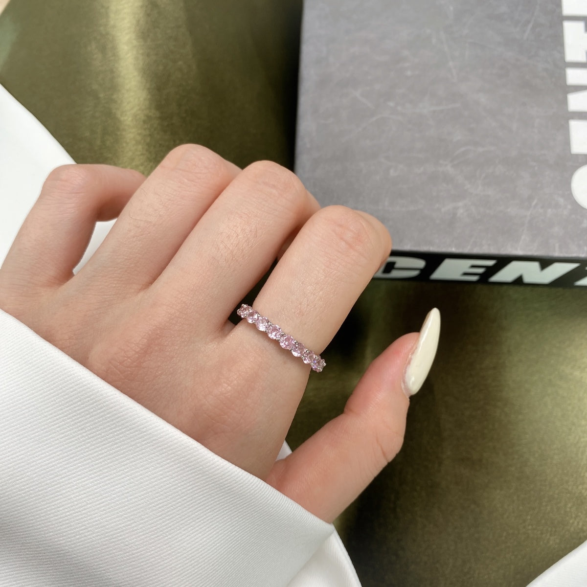 [Love's Uplift]Sparkling Round Cut Tennis Ring